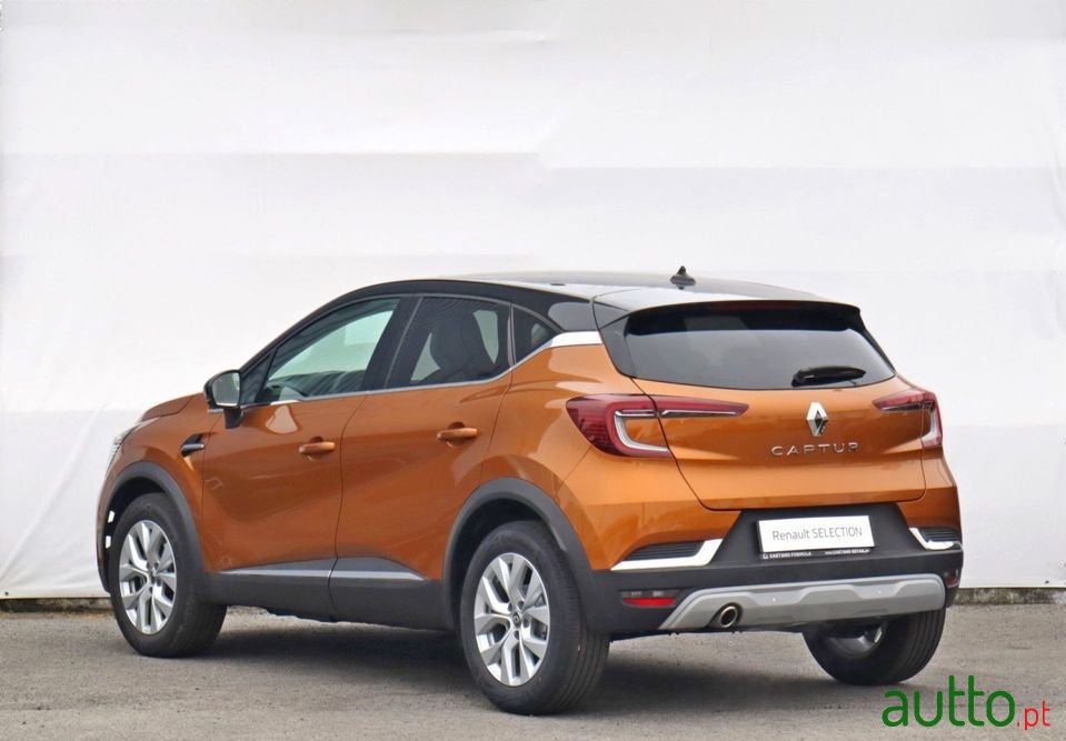 2021' Renault Captur photo #3