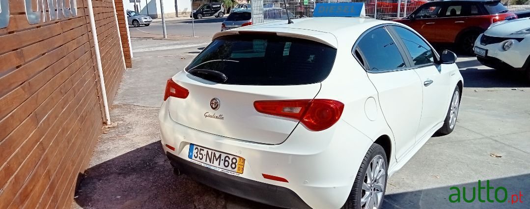 2013' Alfa Romeo Giulietta photo #4