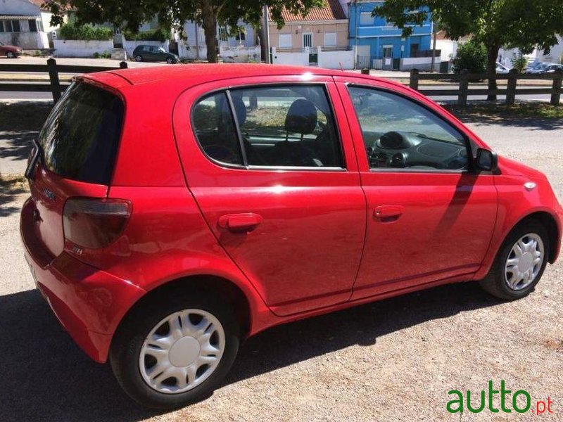 2000' Toyota Yaris 1.0 Vvt.I Ac photo #2