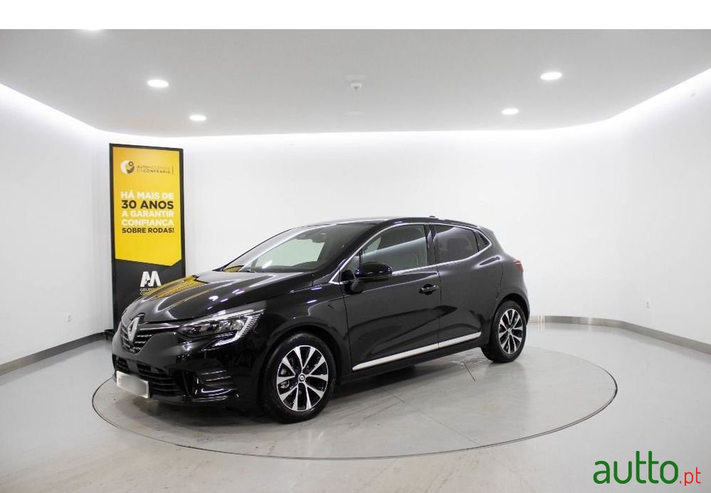 2023' Renault Clio photo #3