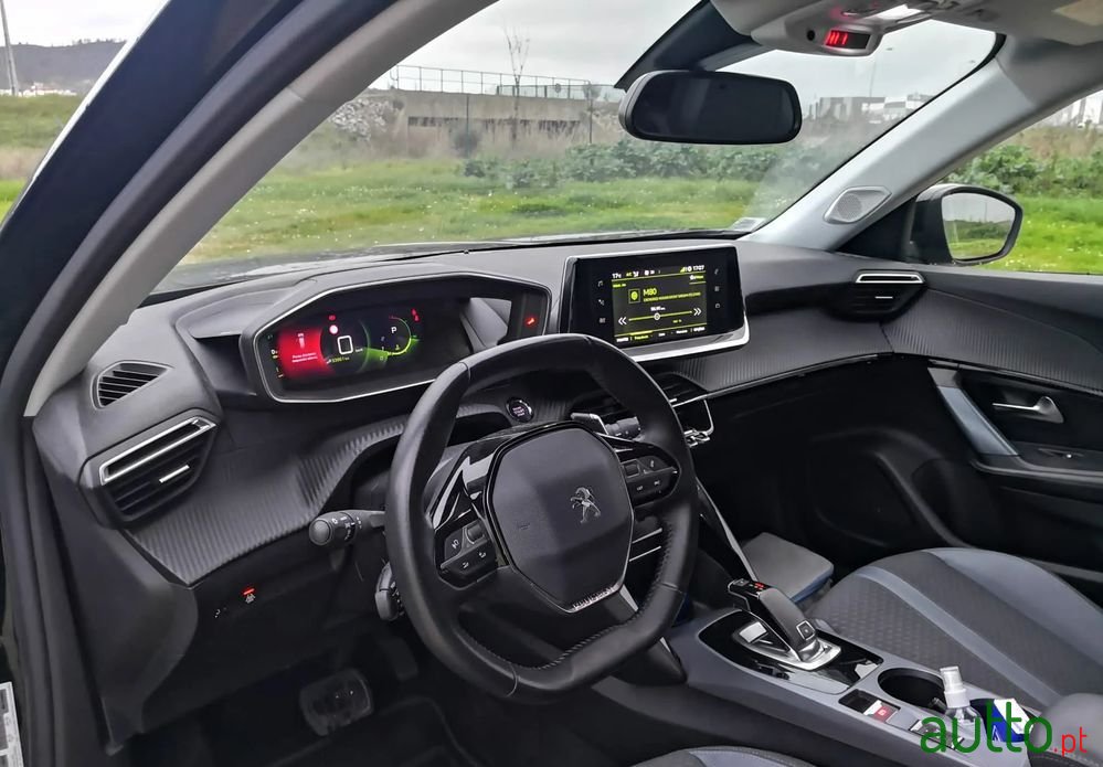 2020' Peugeot 2008 1.5 Bluehdi Allure Pack Eat8 photo #5