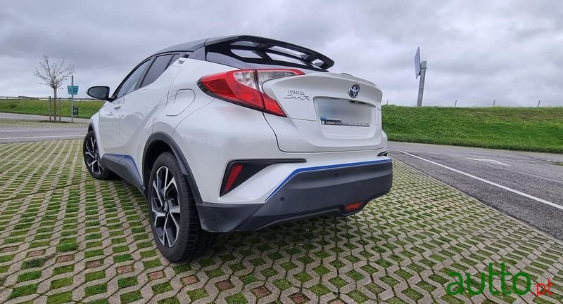 2020' Toyota C-HR photo #5
