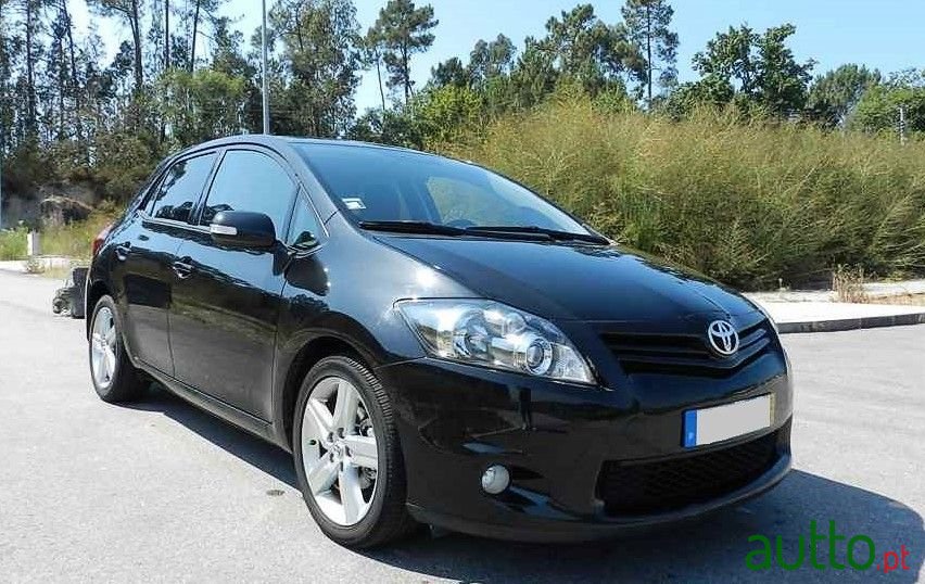 2010' Toyota Auris photo #1