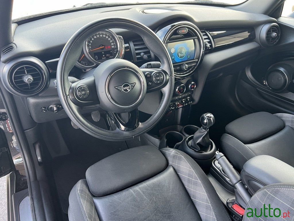 2019' MINI Cabrio photo #2
