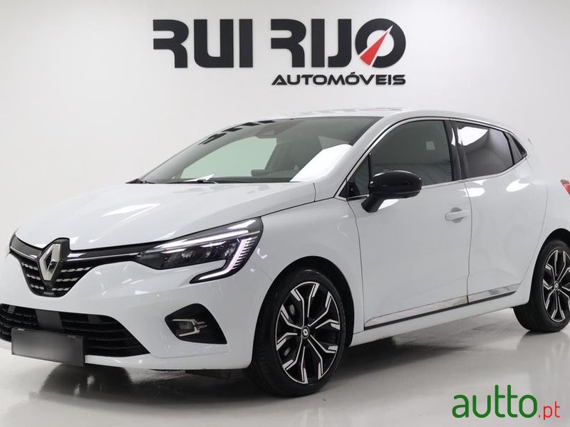 2023' Renault Clio photo #1