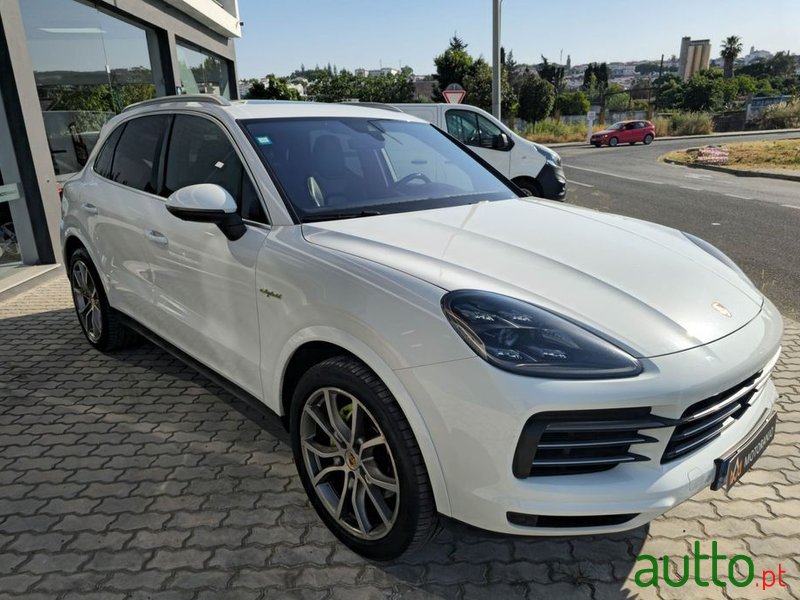 2018' Porsche Cayenne E-Hybrid photo #3
