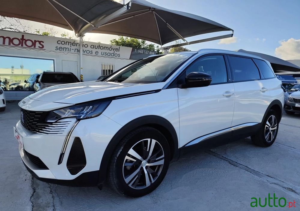 2022' Peugeot 5008 photo #1