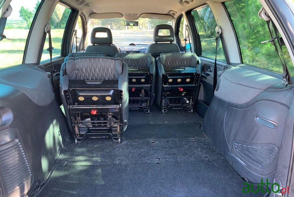 2002' Ford Galaxy photo #3