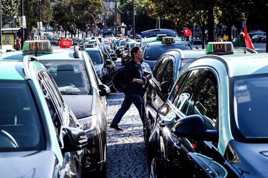 Táxi: Separadores entre condutores e passageiros simplificado