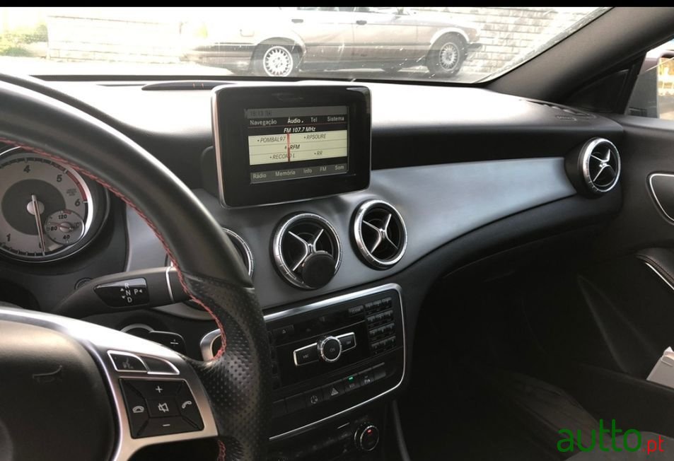 2013' Mercedes-Benz Cla-200 photo #2