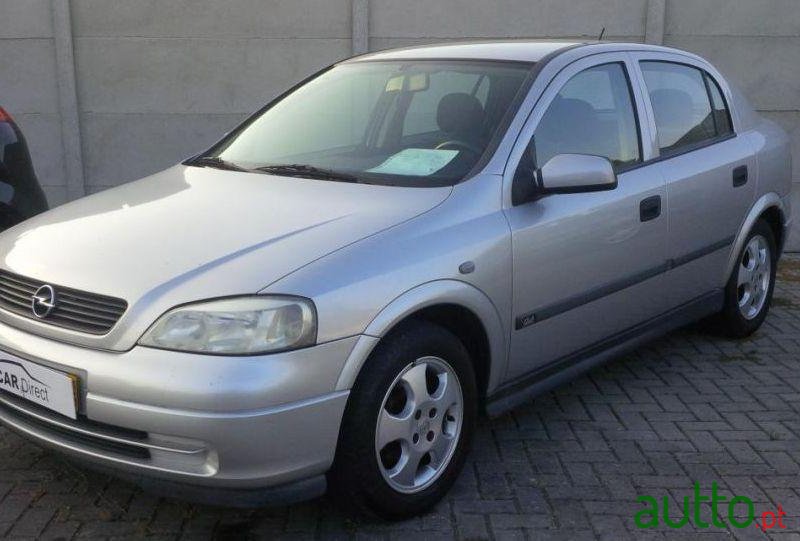 2001' Opel Astra 1.2 Club photo #1