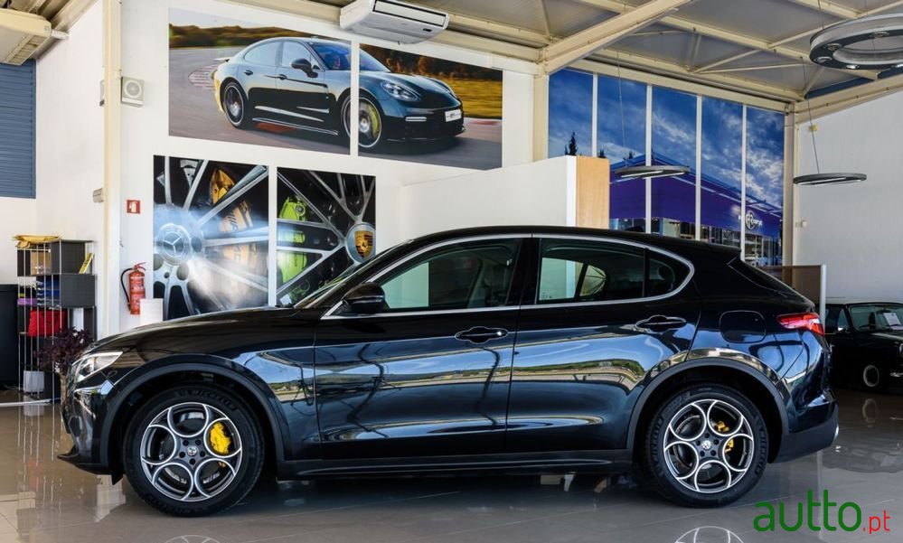 2018' Alfa Romeo Stelvio 2.2 D Super At8 photo #2