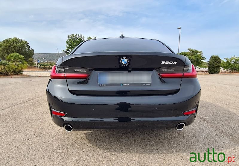 2019' BMW 320 photo #4