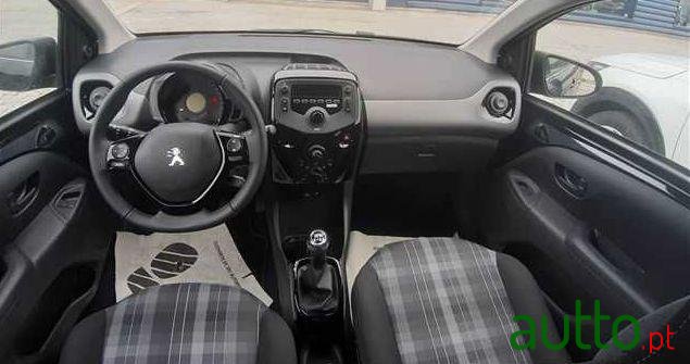 2020' Peugeot 108 1.0 Vti Style photo #3