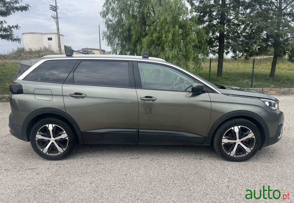 2018' Peugeot 5008 photo #3
