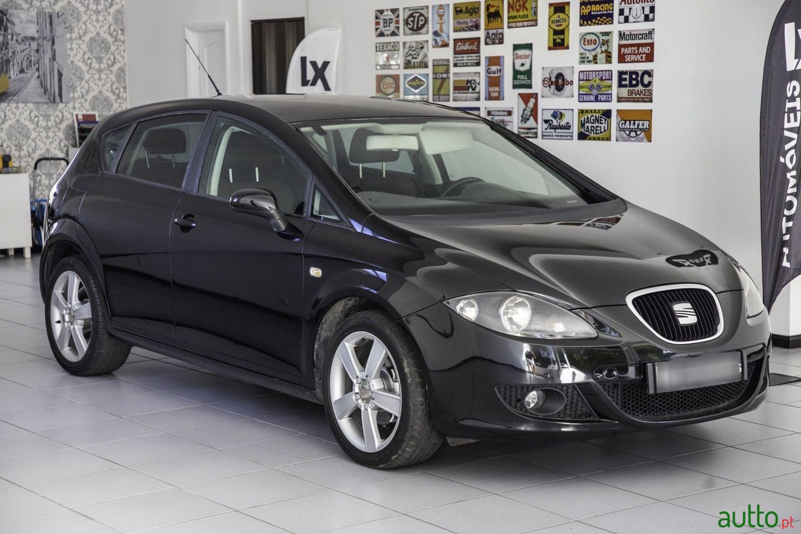 2006' SEAT Leon photo #1