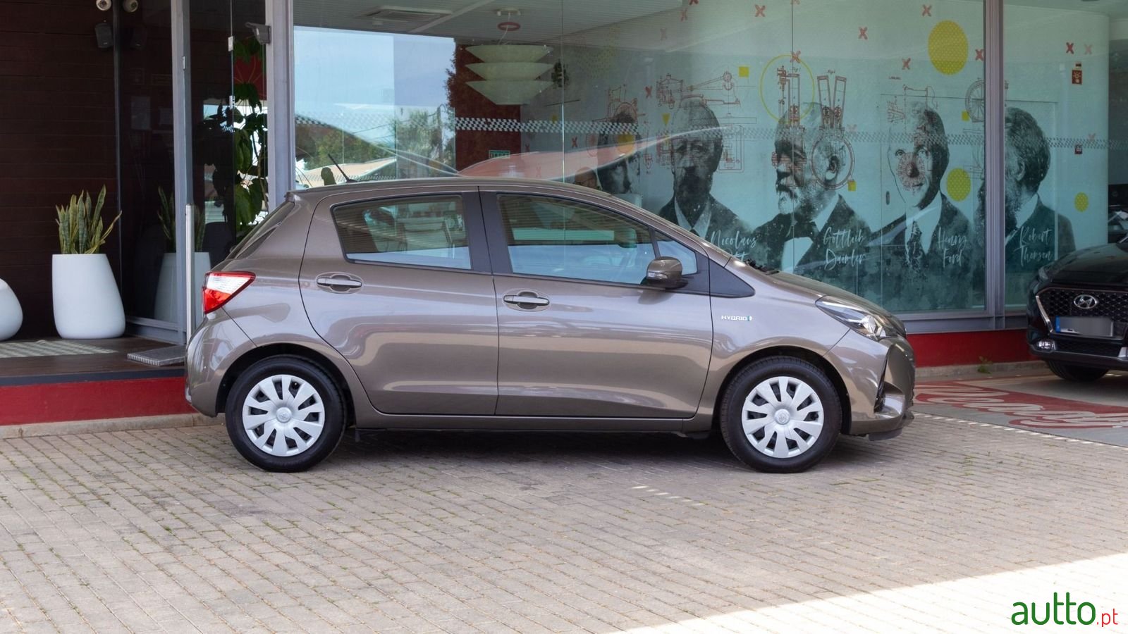 2020' Toyota Yaris photo #4