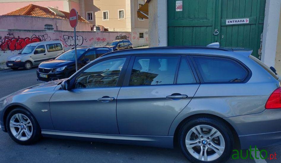 2011' BMW 320 320D Xdrive Auto photo #1