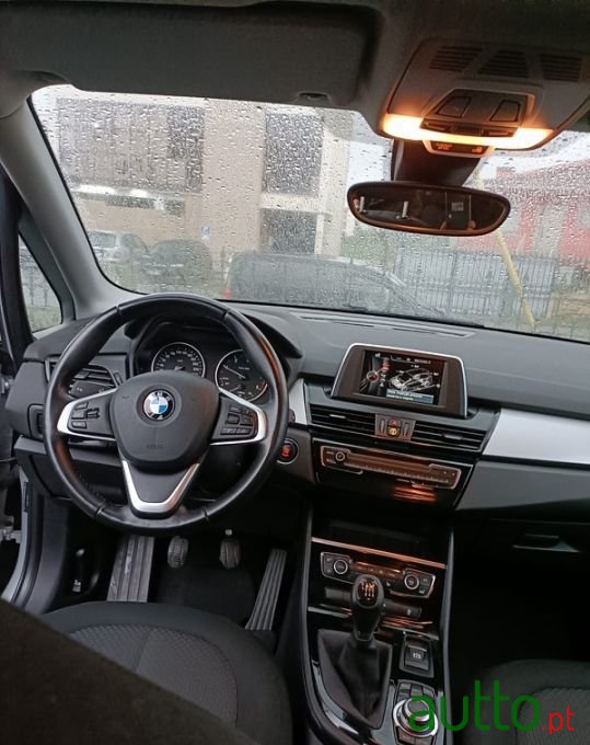 2016' BMW 216 Active Tourer photo #5