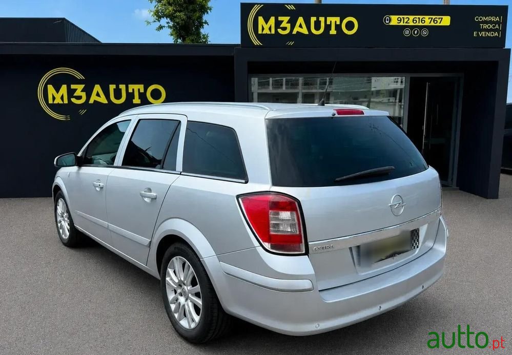 2008' Opel Astra Caravan photo #3