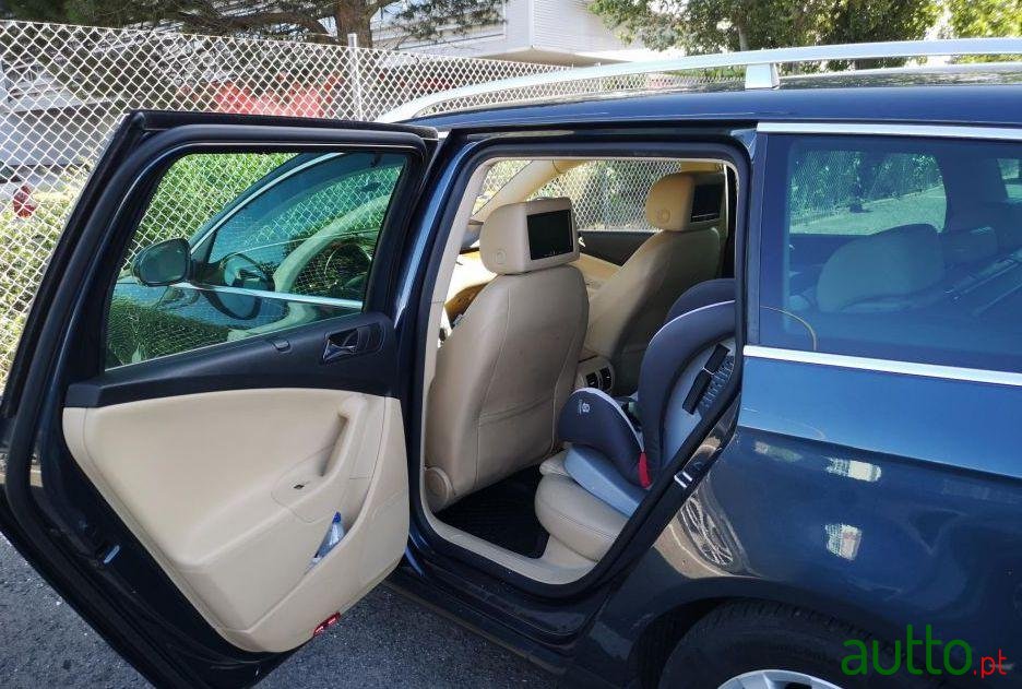 2008' Volkswagen Passat Variant photo #1