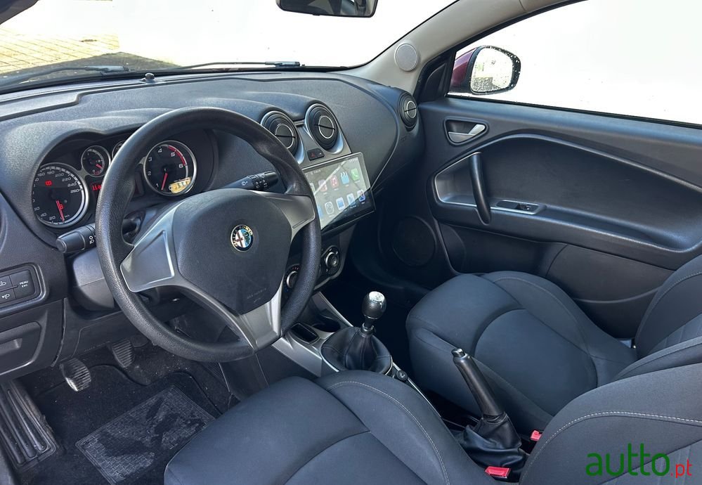 2012' Alfa Romeo MiTo 1.3 Jtdm photo #5