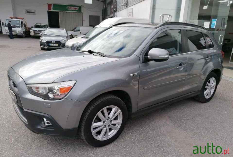 2013' Mitsubishi ASX photo #3