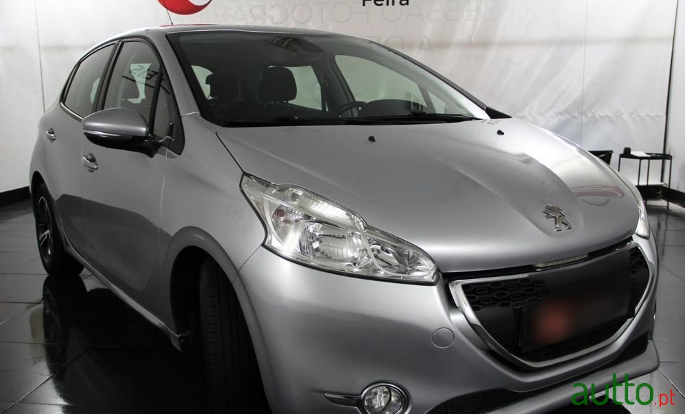 2014' Peugeot 208 photo #3