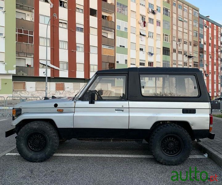 2010' Toyota Land Cruiser photo #3