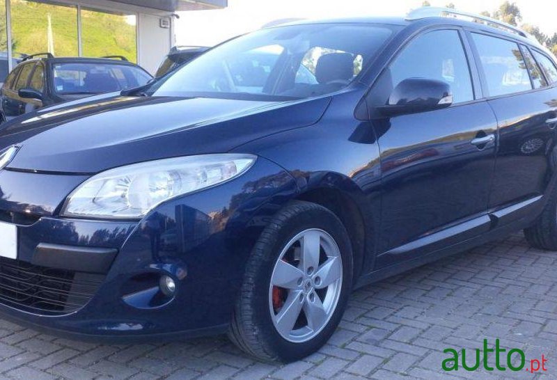 2010' Renault Megane Sport Tourer photo #2