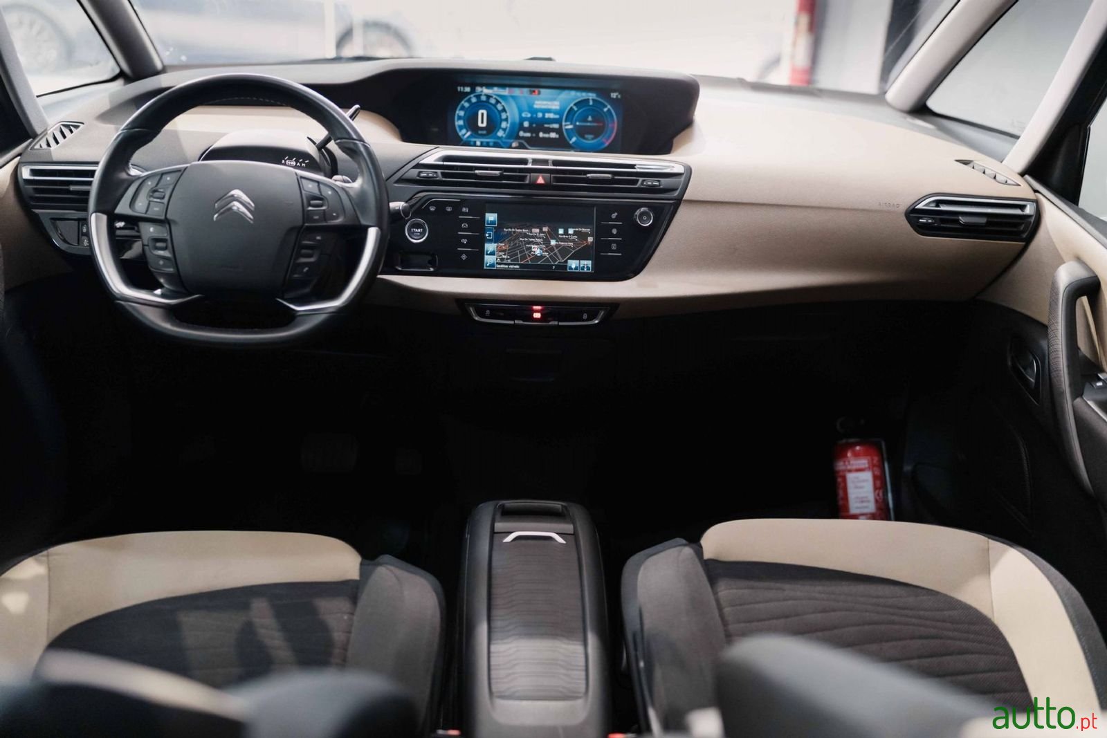 2015' Citroen C4 Picasso photo #2