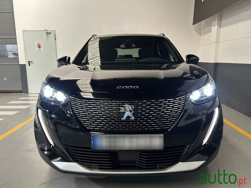 2023' Peugeot 2008 photo #3