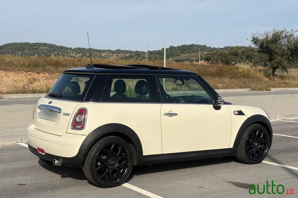 2010' MINI Cooper photo #5