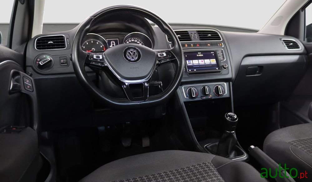 2016' Volkswagen Polo photo #5