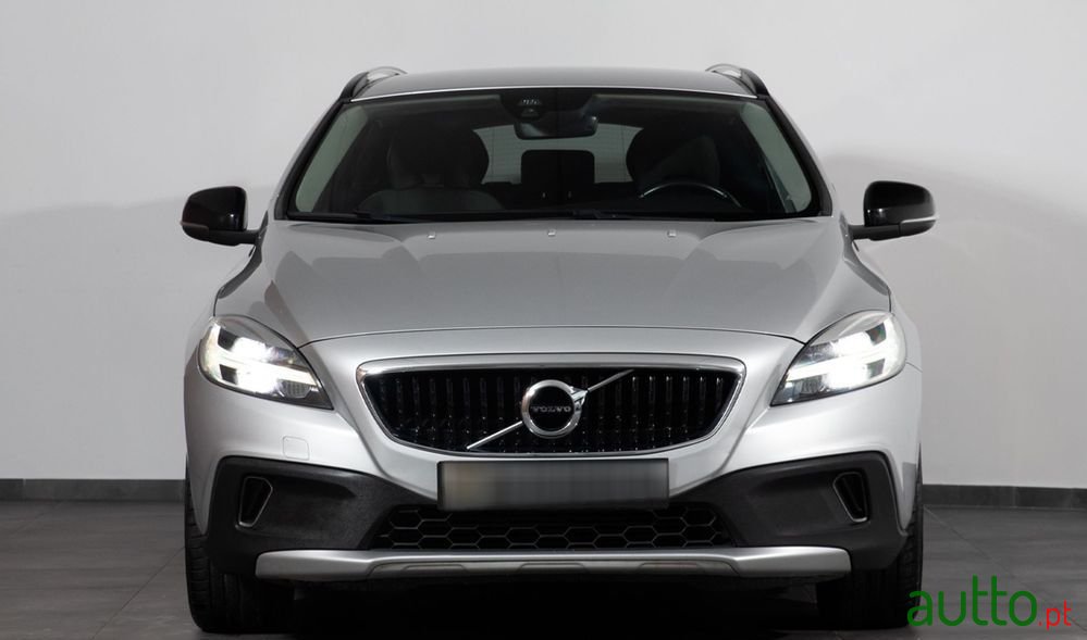 2017' Volvo V40 Cross Country 2.0 D2 Plus photo #2