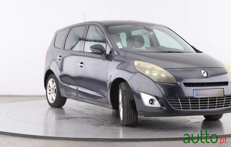 2011' Renault Grand Scenic photo #2