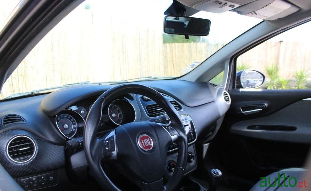 2011' Fiat Punto Evo photo #6
