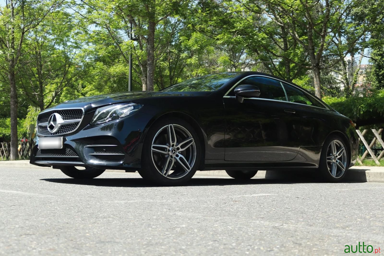 2017' Mercedes-Benz E-220 photo #4