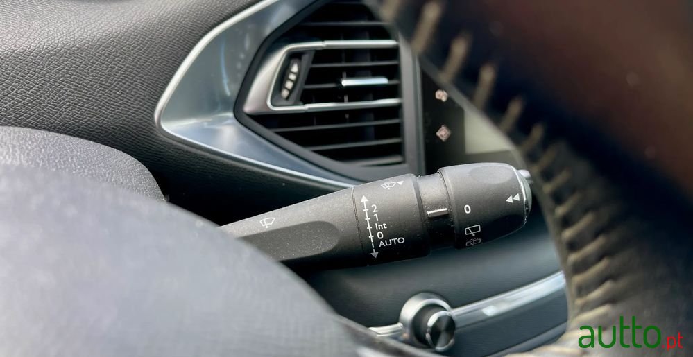 2017' Peugeot 308 photo #3