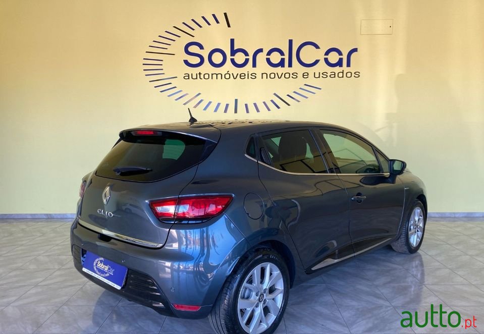 2019' Renault Clio photo #2