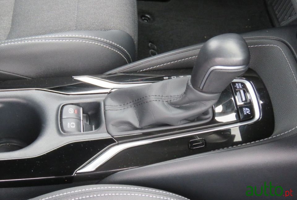 2021' Toyota Corolla photo #3