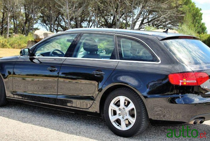 2011' Audi A4 Avant photo #1