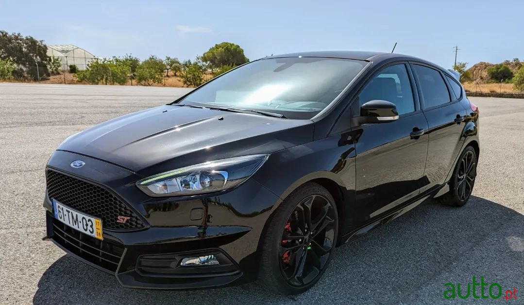 2017' Ford Focus photo #2