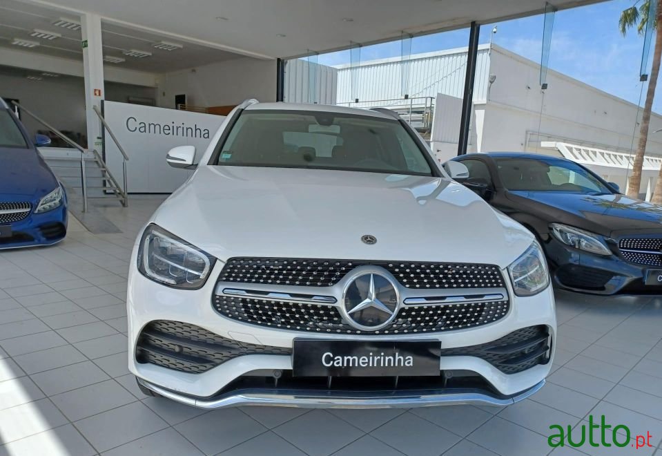 2020' Mercedes-Benz Glc-220 photo #3