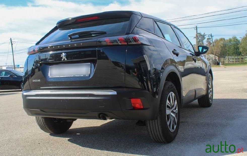 2023' Peugeot 2008 photo #2