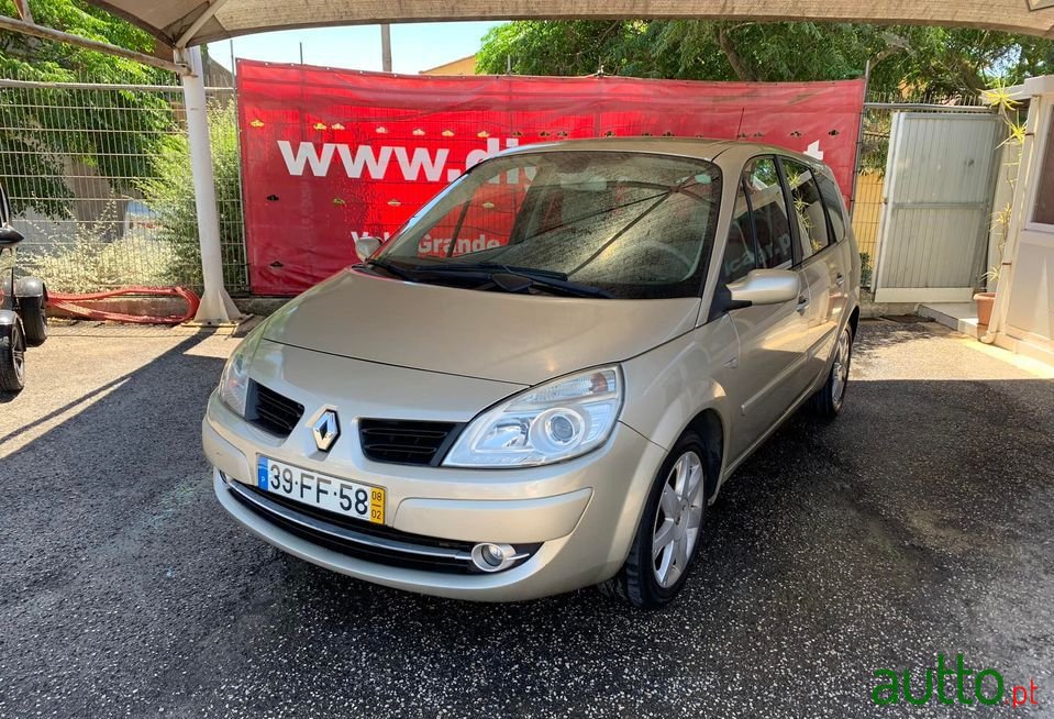 2008' Renault Grand Scenic photo #1