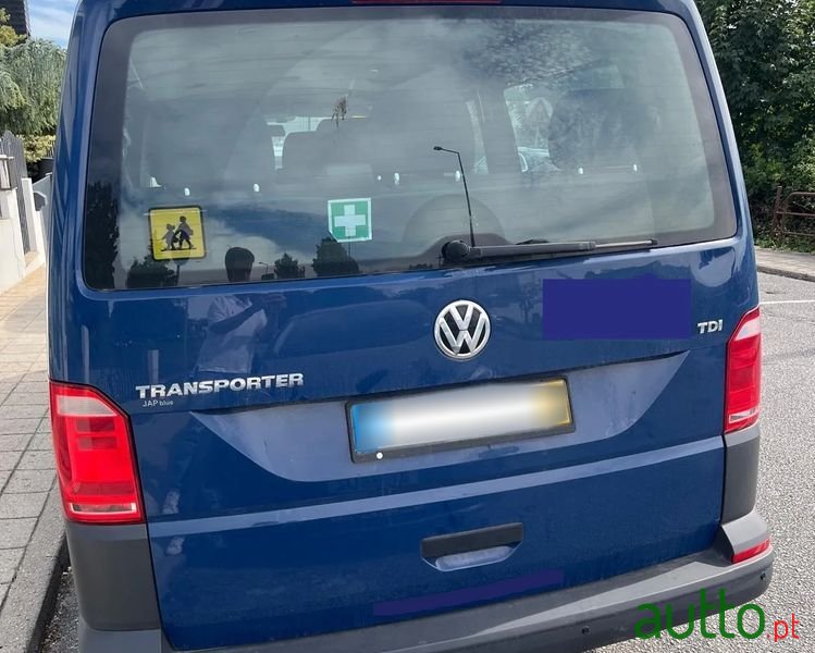 2017' Volkswagen Transporter photo #4