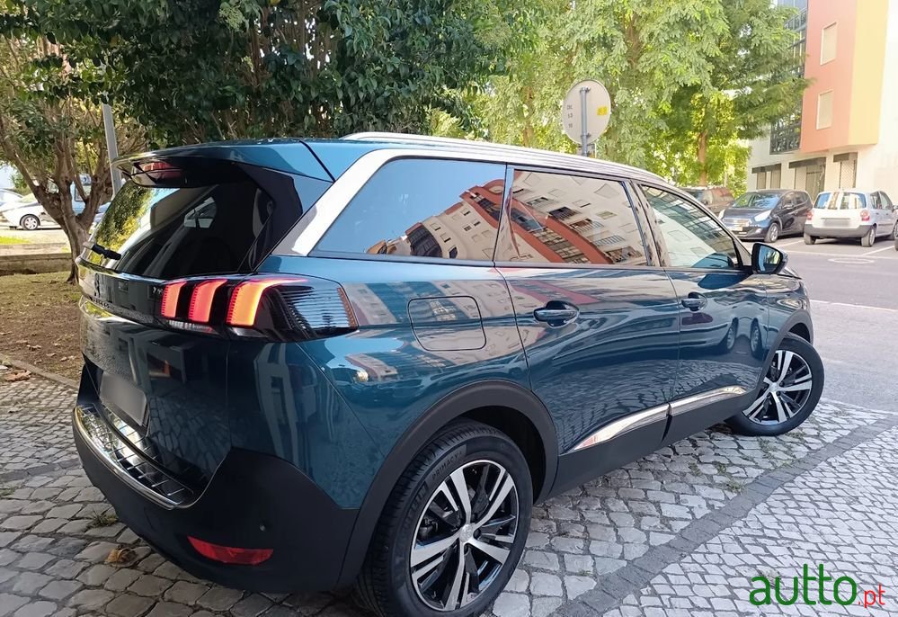 2019' Peugeot 5008 photo #2