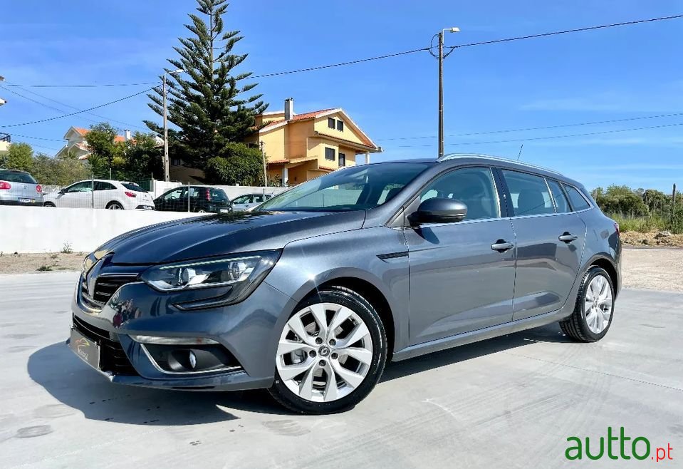 2016' Renault Megane Sport Tourer photo #1