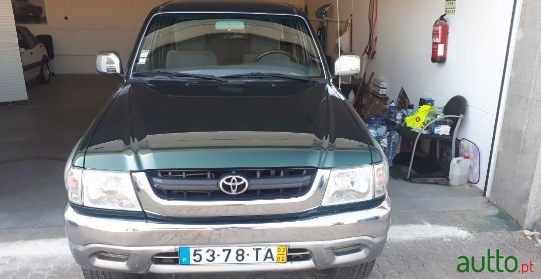 2002' Toyota Hilux photo #2